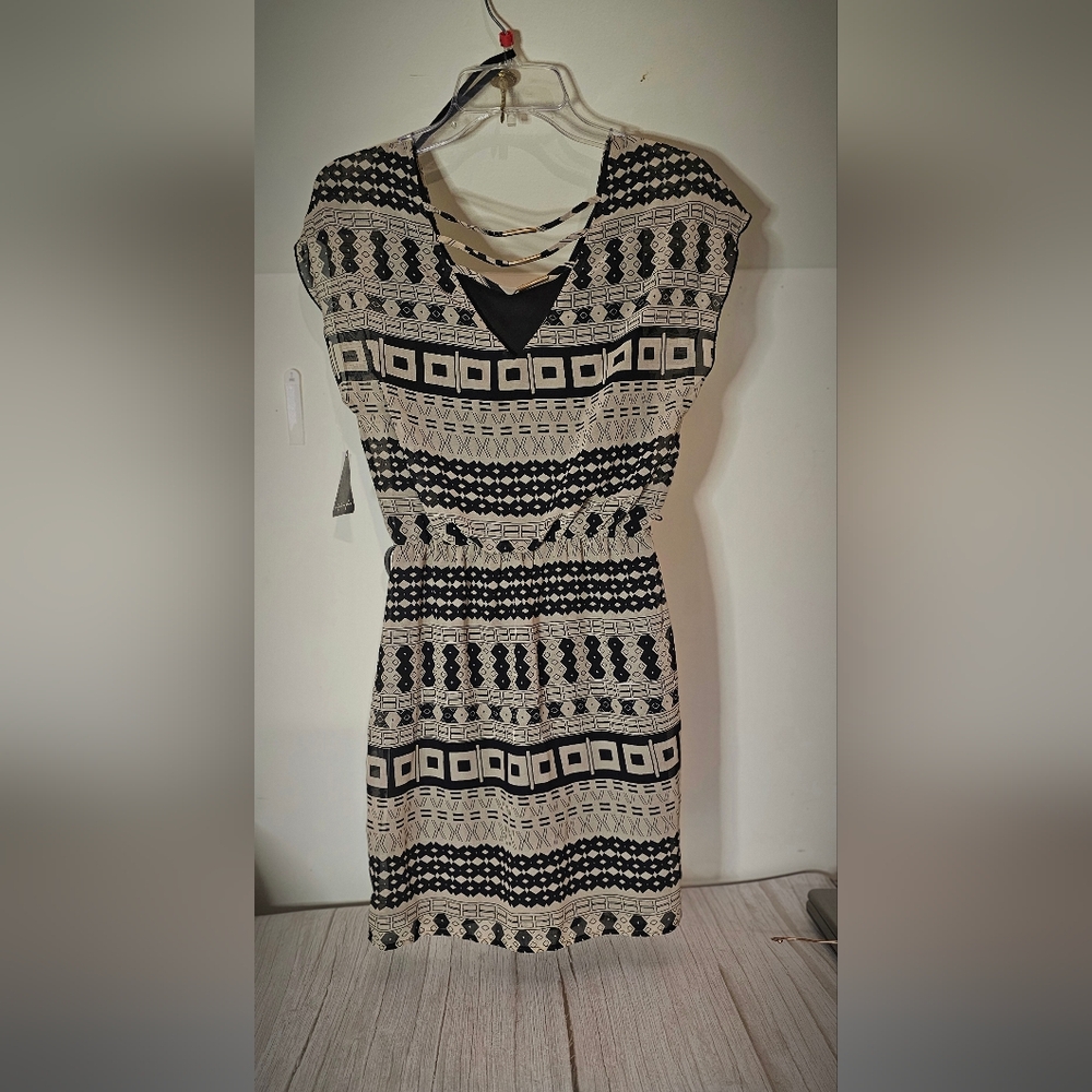 City Triangles Black and Cream Patterned Midi Dress